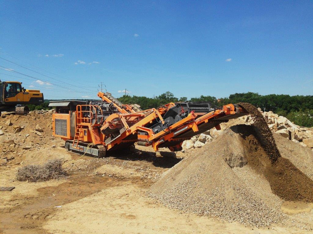 r1100ds_concrete_demolition_debris_01